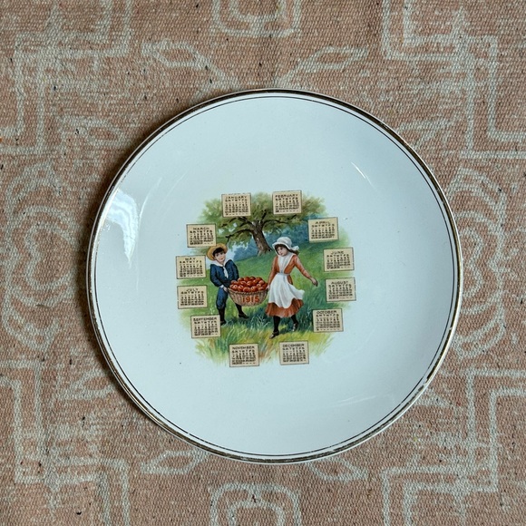 Antique Plate: 1915 Calendar Porcelain Cabinet /Wall Plate Vintage *Grandmacore* - Picture 4 of 11